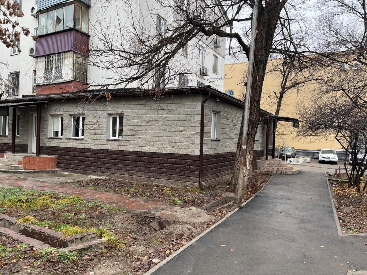 Hostel Nomad Almaty Eksteriør billede