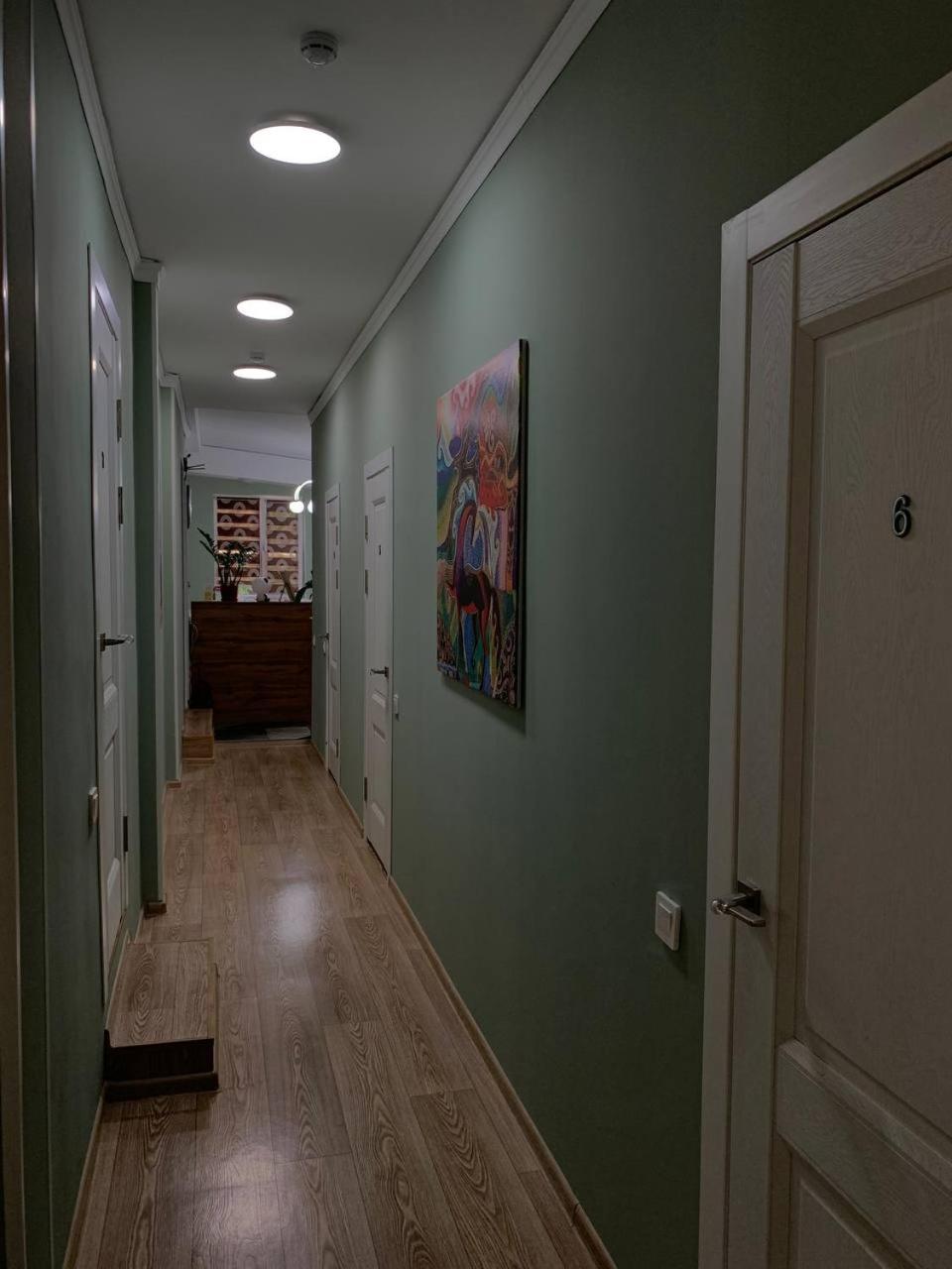 Hostel Nomad Almaty Eksteriør billede
