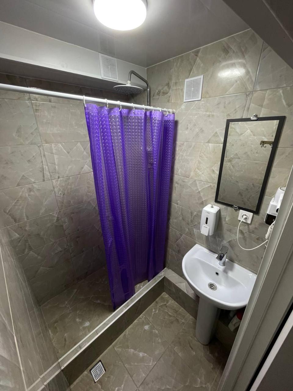 Hostel Nomad Almaty Eksteriør billede